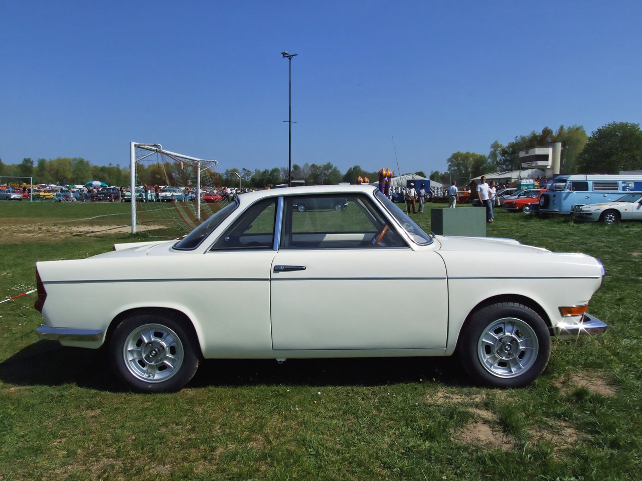 BMW 700